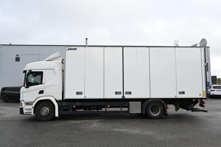 Scania P280 4×2